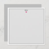 灰色の白とピンクのハートモノグラムのフラットノート 招待状 (正面/裏面)