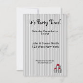 灰色の白ピンスプレイ赤い弓プレゼントオンブラック 招待状 (裏面)