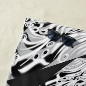 灰色の白黒の蝶の翼のある抽象芸術 ビーチタオル (インサイチュ)