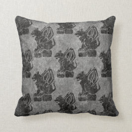 灰色の石造りのガーゴイル クッション