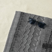 灰色の砂浜のカスタムの文字のタイヤトラック ビーチタオル (インサイチュ)