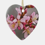 灰色の空にピンク色の日本のさくらんぼ セラミックオーナメント (右)