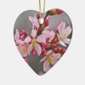 灰色の空にピンク色の日本のさくらんぼ セラミックオーナメント (左)