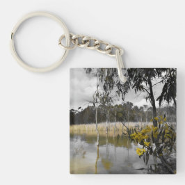 灰色の空の下の反射 キーホルダー