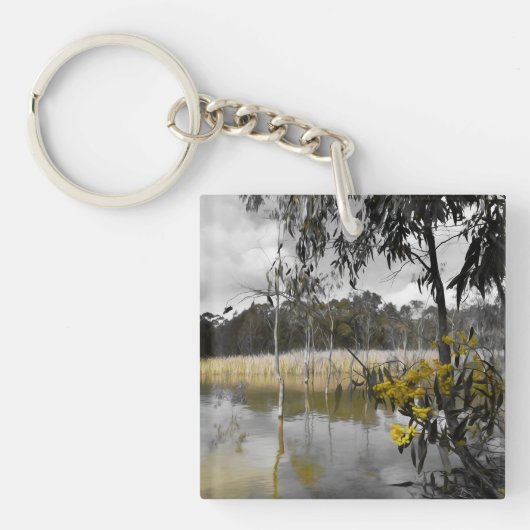 灰色の空の下の反射 キーホルダー (正面)