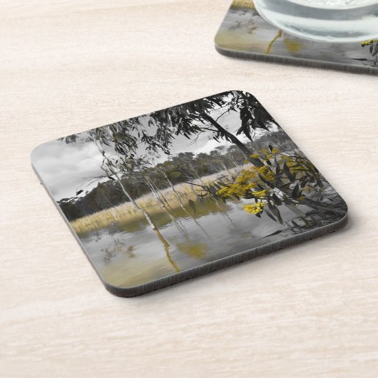 灰色の空の下の反射 コースター (左側)