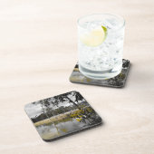 灰色の空の下の反射 コースター (右側)