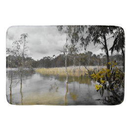 灰色の空の下の反射 バスマット