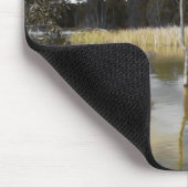 灰色の空の下の反射 マウスパッド (コーナー)