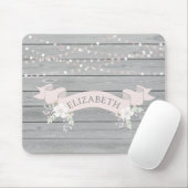 灰色の素朴木材赤面リボンモノグラム マウスパッド (マウス)