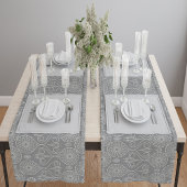 灰色の繊維織物のタコの種パターン(の模様が)ある ショートテーブルランナー