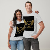 灰色の翼のあるゴールドイーグルイメージと"Feeling Good"のテキスト Tシャツ (ユニセックス)