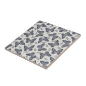 灰色の背景に濃い青の蝶のパターン タイル (側面)