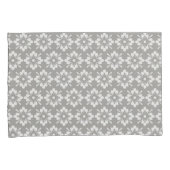 灰色の背景に白い花の繰り返しパターン 枕カバー (正面右)