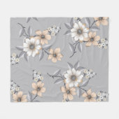 灰色の背景に白と灰色の花模様 フリースブランケット (正面(横))