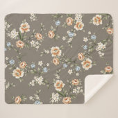 灰色の背景に葉模様のかわいい花 シェルパブランケット (正面(横))