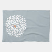 灰色の背景の台所タオルの白いダリア キッチンタオル (横)