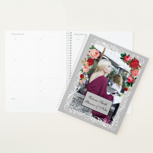 灰色の背景の女の子のファッションモダン赤 プランナー手帳 (ディスプレー)