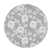 灰色の背景の白いレースパターン カッティングボード (正面)