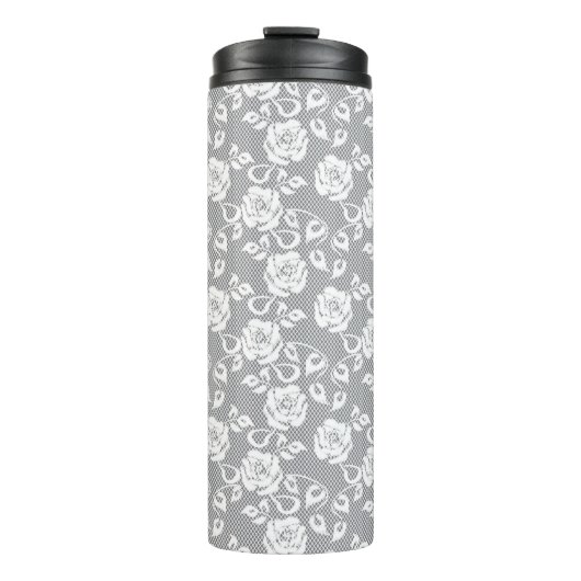 灰色の背景の白いレースパターン タンブラー (正面)