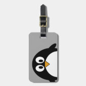 灰色の背景を持つかわいい漫画のペンギン ラゲッジタグ (正面縦)