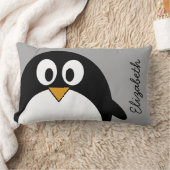 灰色の背景を持つかわいい漫画のペンギン ランバークッション (ブランケット)