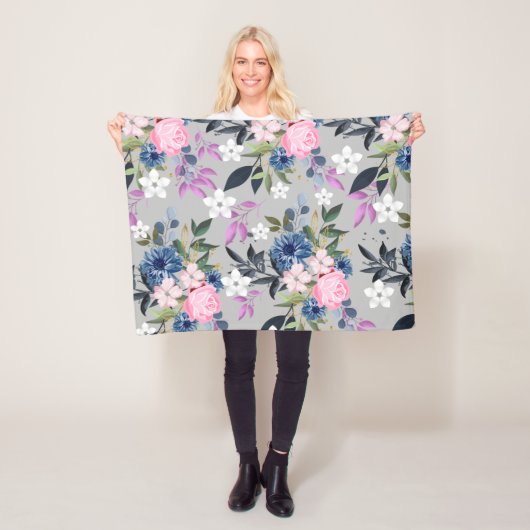 灰色の背景を持つバラ フリースブランケット (インサイチュ)