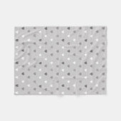 灰色の色合いの小さいポルカのハート フリースブランケット (正面(横))
