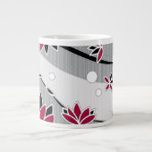 灰色の花に赤い蓮のストライプ花 ジャンボコーヒーマグカップ (正面)