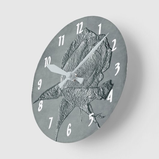 灰色の花のバラを彫り込む ラウンド壁時計 (傾斜)