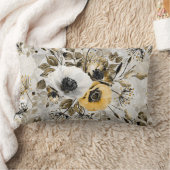 灰色の茶色の背景に白い黄色のアネモネ。 ランバークッション (ブランケット)