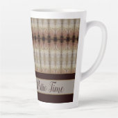 灰色の装飾模様を持つデザイン カフェラテマグ (右)