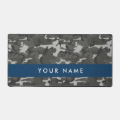 灰色の迷彩模様、お名前、パーソナライズ デスクマット (正面)