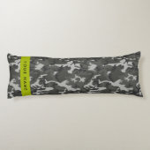 灰色の迷彩模様、お名前、パーソナライズ ボディピロー (裏面)