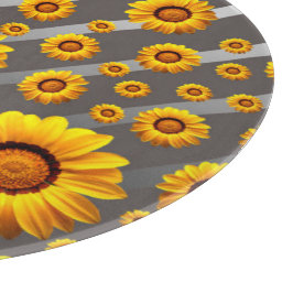 灰色の銀の花に美しい黄色のストライプ花 カッティングボード