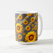 灰色の銀の花に美しい黄色のストライプ花 コーヒーマグカップ (正面右)