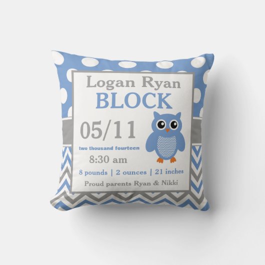 灰色の青いフクロウのベビーの発表の枕 クッション (正面)