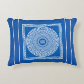 灰色の青縁どの背景に美しい白 アクセントクッション (正面)