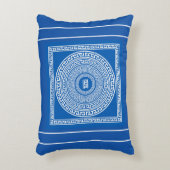 灰色の青縁どの背景に美しい白 アクセントクッション (正面(垂直))