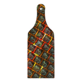 灰色の'額縁の目'、傷または赤いグリッド。 カッティングボード