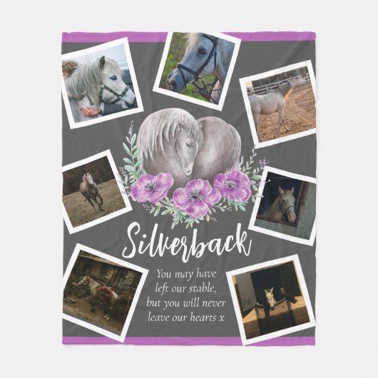 灰色の馬の記念紫のポピーの花の写真 フリースブランケット (正面)