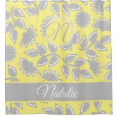 灰色の黄はっきりした花模様-モノグラムの シャワーカーテン (正面)