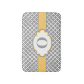 灰色の黄色いクローバーのモノグラムのバス・マットのバス・マット バスマット (正面縦)