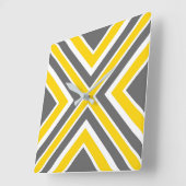 灰色の黄色く白い幾何学的 スクエア壁時計 (傾斜)