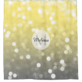 灰色の黄色の光の輝く《写真》ぼけ味抽象芸術モノグラム シャワーカーテン (正面)