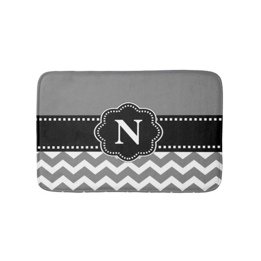 灰色の黒いシェブロンのモノグラムのバス・マット バスマット (正面)