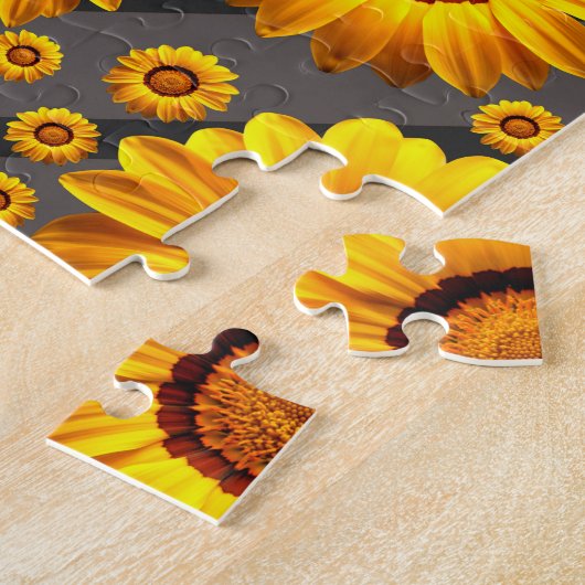 灰色の黒い花に美しい黄色のストライプ花 ジグソーパズル (側面)