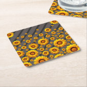 灰色の黒い花に美しい黄色のストライプ花 スクエアペーパーコースター (アングル)