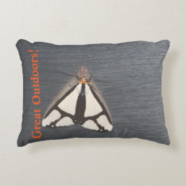 灰色の黒とオレンジ アクセントクッション