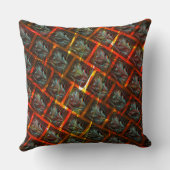 灰色の「枠付き目」、グレーズ、正方形または赤い格子 クッション (裏面)